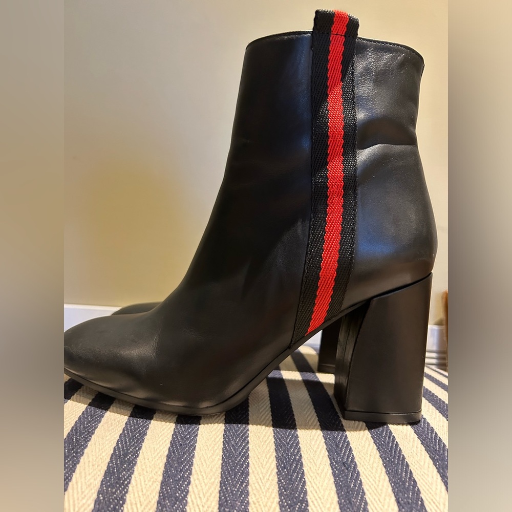 Atliers Red strive Black Leather boot